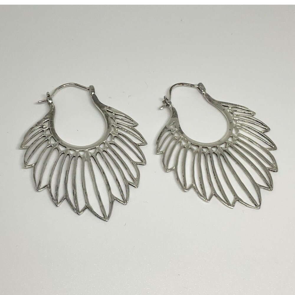 Silver Plated Traced Feather Hope Earrings Delicate Vintage‎ Jewelry